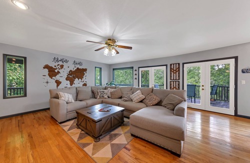 Almond House | Lake View of Fontana Lake close to Great Smoky Mountains and Tail of the Dragon