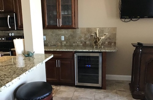 Geneva-on-the-Lake Condo | Lakefront Condo 2br/2ba 208 indoor pool, beach/balcony. Rent 3/4th free-ask