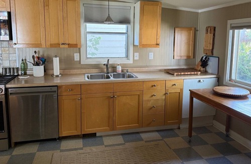Rockville House | Lakefront Home with a Cozy Cabin Feel – Private Beach&Dock, Lake Views, 2BR,1BA