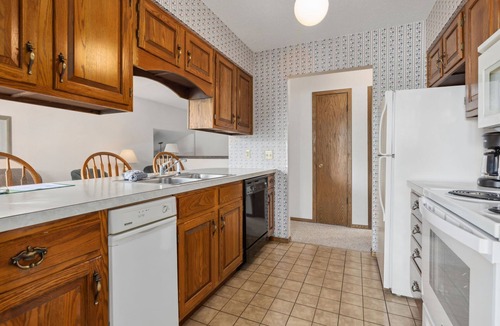 Breezy Point Condo | Lakeview 1BR Condo with Fireplace & Balcony