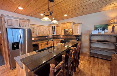 Pequot Lakes Resort | Lakeview Home with Dock on the Whitefish Chain, Outdoor Pool, Pickleball & More