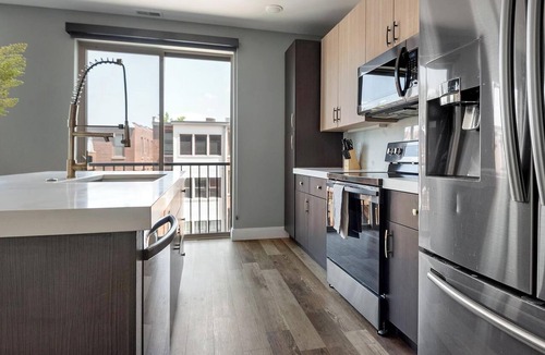 DeBaliviere Place Apartment | Landing | Amazing 1BD, Yoga Studio, Gym