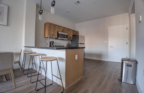 Kensington Apartment | Landing | Modern 1BD, Gym, Rooftop Lounge