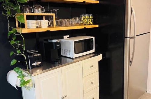 Avondale Apartment | Large 3BR/2BA Duplex King Parking
