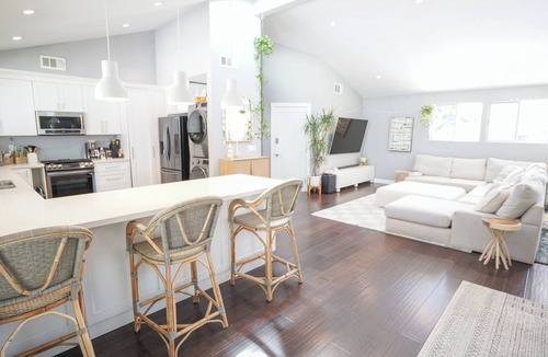 University City House | Large House with Jacuzzi, Sauna, Ping pong, Large yard - 6 minutes to Beach