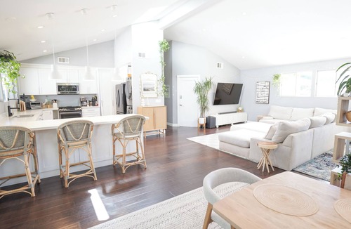 University City House | Large House with Jacuzzi, Sauna, Ping pong, Large yard - 6 minutes to Beach