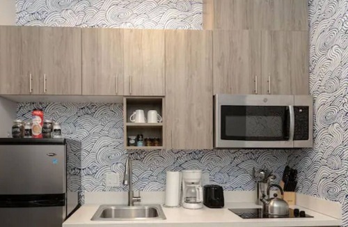 Mission Hills House | Large Loft Near Restaurant Row w/WiFi, CableTV/HBO