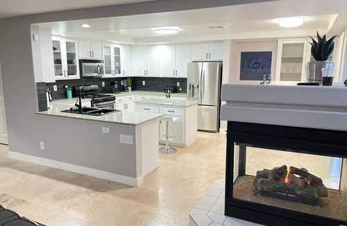 Paradise House | Large modern home, perfect for large groups. Minutes from the strip.