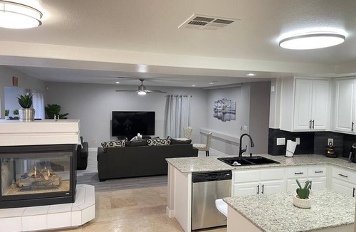 Paradise House | Large modern home, perfect for large groups. Minutes from the strip.