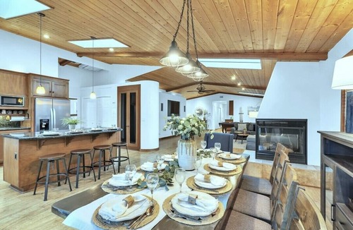 Linda Vista House | Large Open Plan Private Resort Home 10min to Beaches/Downtown 4BR/3Bth 2600SF