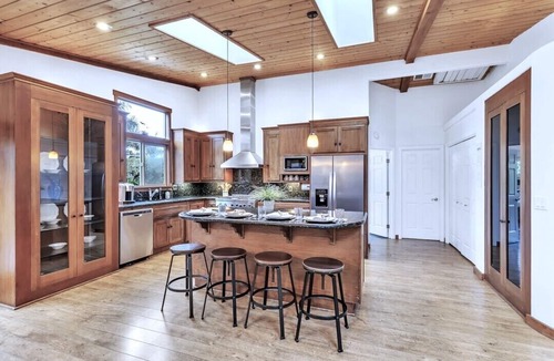 Linda Vista House | Large Open Plan Private Resort Home 10min to Beaches/Downtown 4BR/3Bth 2600SF