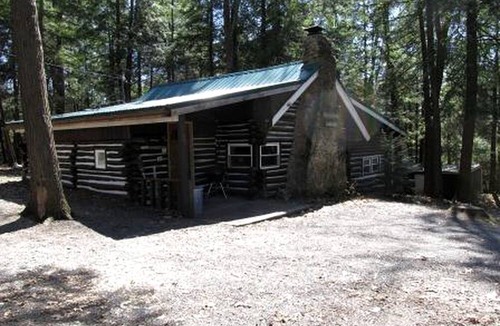 Clarington Cabin | Large, Pet-Friendly Cabin Rental for Amazing Family or Group Glamping near Cook Forest, PA