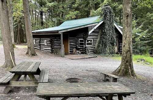 Clarington Cabin | Large, Pet-Friendly Cabin Rental for Amazing Family or Group Glamping near Cook Forest, PA