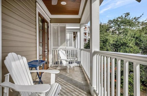 Baytowne Wharf Condo | Lavish Le Jardin Townhome in Baytowne Wharf- Pet Friendly!