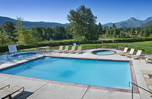 Downtown Leavenworth Villa | Leavenworth 2BR Mountain Villa – Full Kitchen, Balcony & Near Bavarian Village
