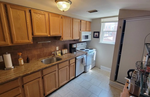 Pottstown Apartment | Loft King Bed Free Parking Early Check in 2pm/12pm Late Check Out