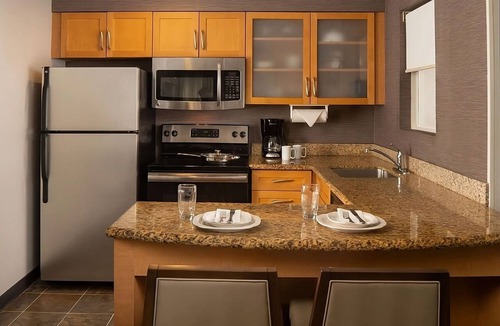 Brentwood Hotel | Look No Further! Close to Nashville's Best and Minutes to The Parthenon!
