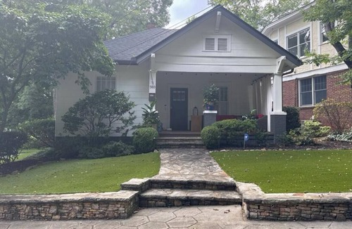 Poncey-Highland House | Lovely 2-bedroom bungalow with AC in welcoming Poncey Highland.