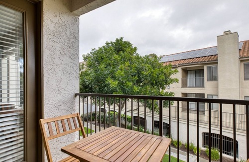 University City Apartment | Lovely La Jolla 1BR w/Gym, W/D & Pool, nr bars & shops, by Blueground