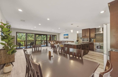 Round Hill Village House | Luna’s Mountain Manor | Chef Kitchen & Game Room