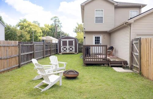 Lexington House | LUX - Downtown Oasis - Pool Table! Free Parking!