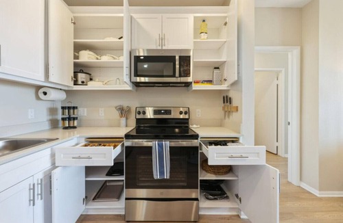 North Park Apartment | LUX North Park Modern- 2BR~King Beds~Workspaces~Parking