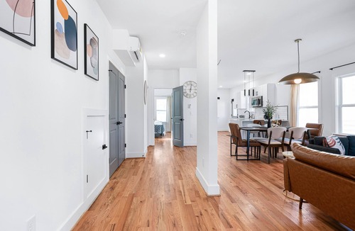Mechanicsville House | Luxe Living: 4bedroom 3bathroom of Modern Elegance