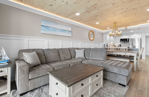 North Ocean City Condo | Luxe Oceanfront Penthouse | Pool, Hot Tub & Deck
