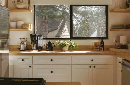 Cedar Glen Cabin | Luxurious Mountain Home I Views + Free Lake Access