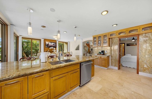 Crown Point House | Luxurious Waterfront Escape, Bay Views