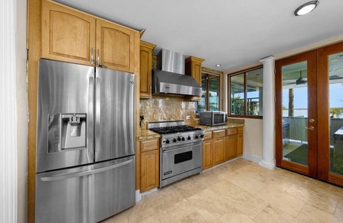 Crown Point House | Luxurious Waterfront Escape, Bay Views