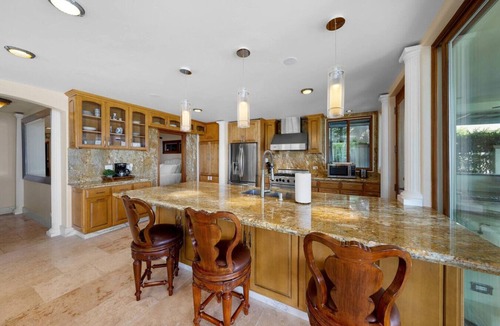Crown Point House | Luxurious Waterfront Escape, Bay Views