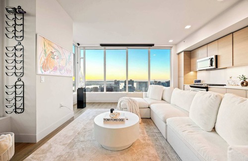 Civic Core Apartment | Luxury 39th-Floor Sky Residence · Ocean Views