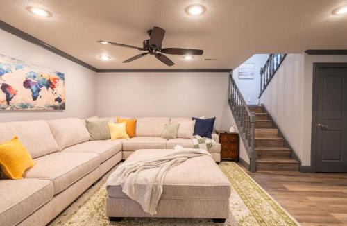 Orange Prairie Villa | Luxury 4 Bedroom Home with Heated Garage and Deck near Peoria Airport