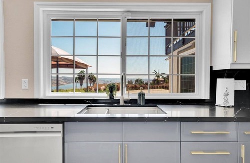La Presa House | Luxury 4 BR w/Serene Lake Views