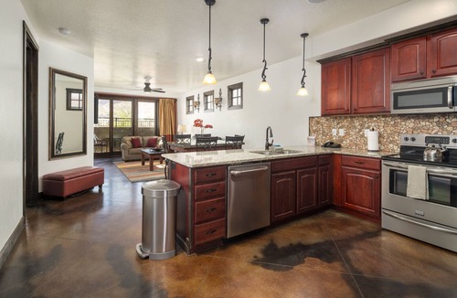 Moab Condo | Luxury Condo in Downtown Moab | Private Hot Tub | Pet Friendly | Easy Parking