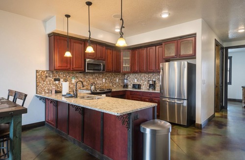 Moab Condo | Luxury Condo in Downtown Moab! Pet Friendly | Bike Storage | Easy Parking