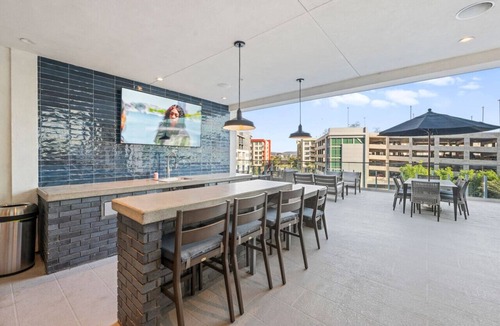 Kearny Mesa Apartment | Luxury Corner Penthouse: Pool, Spa, Gym, & Parking