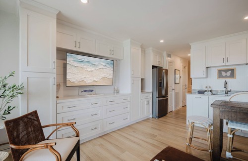 Folly Field Villa | Luxury Direct Oceanview King Villa Steps to Beach Gourmet Kitchen