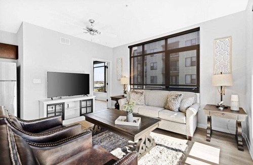 Rolling Mill Hill Condo | Luxury Downtown 2 bed 2 bath corner unit- #304