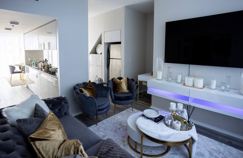 Mission Hills Apartment | Luxury Downtown Loft