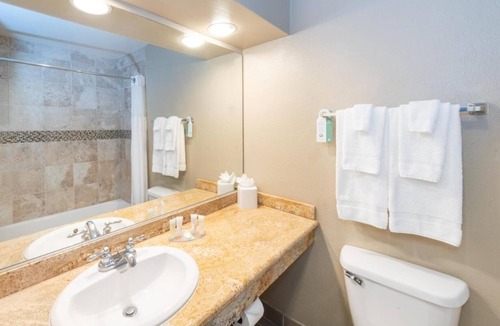 Rancho Santa Fe Hotel | Luxury Golf Retreat with Pool & Spa in Rancho SF