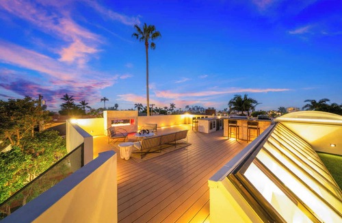 Village of La Jolla House | Luxury La Jolla Retreat, 4BR, Walk to Beach, Restaurants, Cove