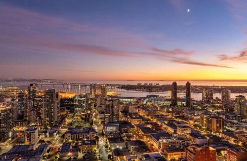 Civic Core Apartment | Luxury Penthouse 39th Floor · Ocean & Comic-Con
