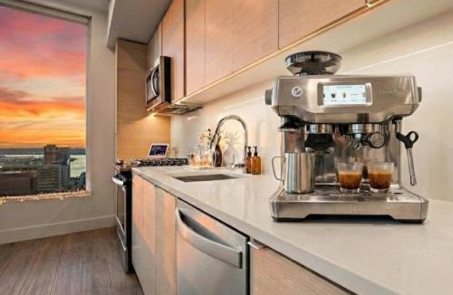 Civic Core Apartment | Luxury Penthouse 39th Floor · Ocean & Comic-Con