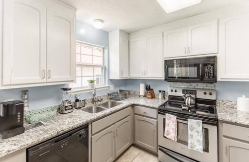 Huntsville House | Luxury Stay - Office-Pet's Welcone!