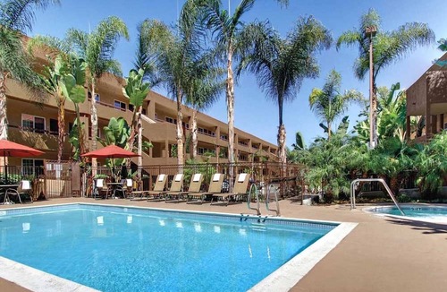 Mission Valley Hotel | Making The Best Memories Along The Way: Inviting Room with Pool Access