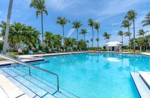Indigo Reef Marina Homes Villa | Marlin House 52: Gated Luxury Villa w/Dockage, Sunset Views and Pool
