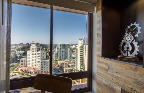 Civic Core Resort | Marriott's Vacation Club Pulse, San Diego King Suite - City view