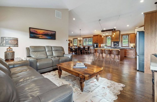 Marion House | McGregor Retreat | Forest Lodge on McGregor Lake, 5 Bed, Sleeps 10